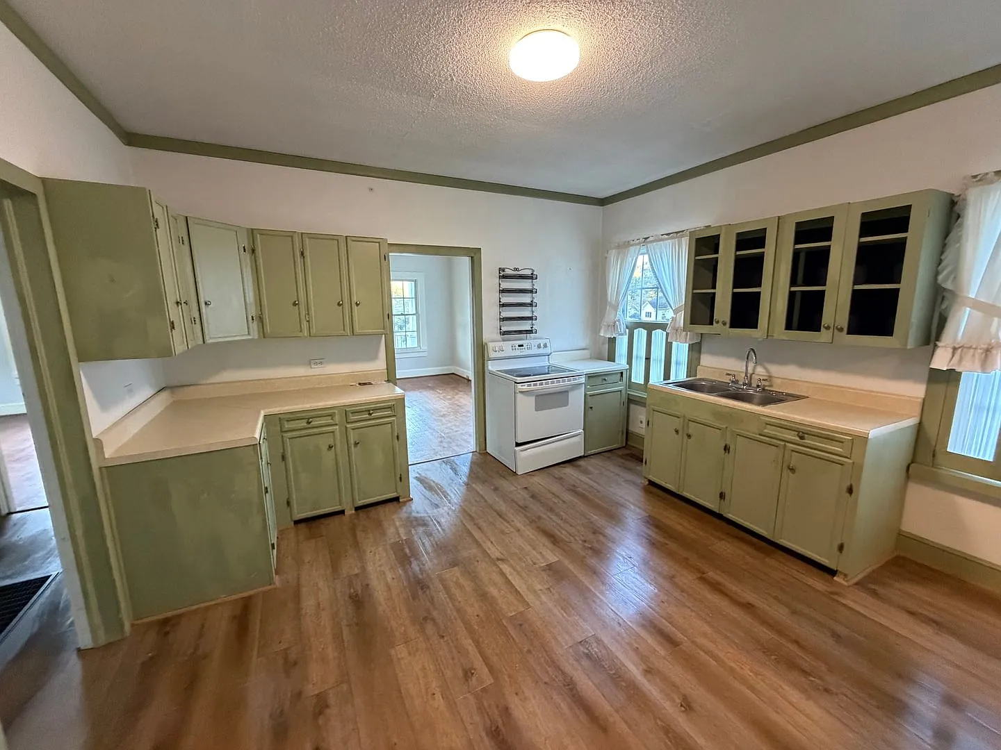 2 Bedrooms- 2 Bathrooms- Home in Lindale! — Photo 4
