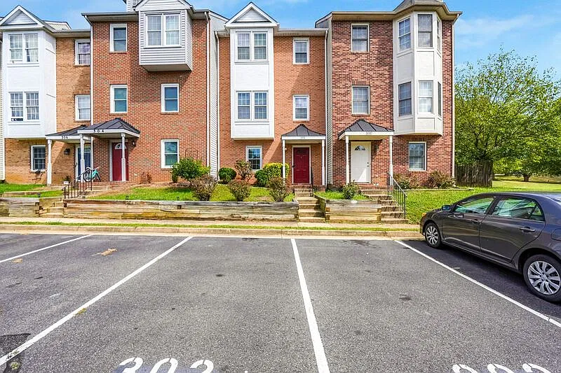 4 bed, 3.0 bath, 2184 sqft, $2,300 — Photo 3