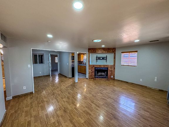 5th image of 1309 E Elm St