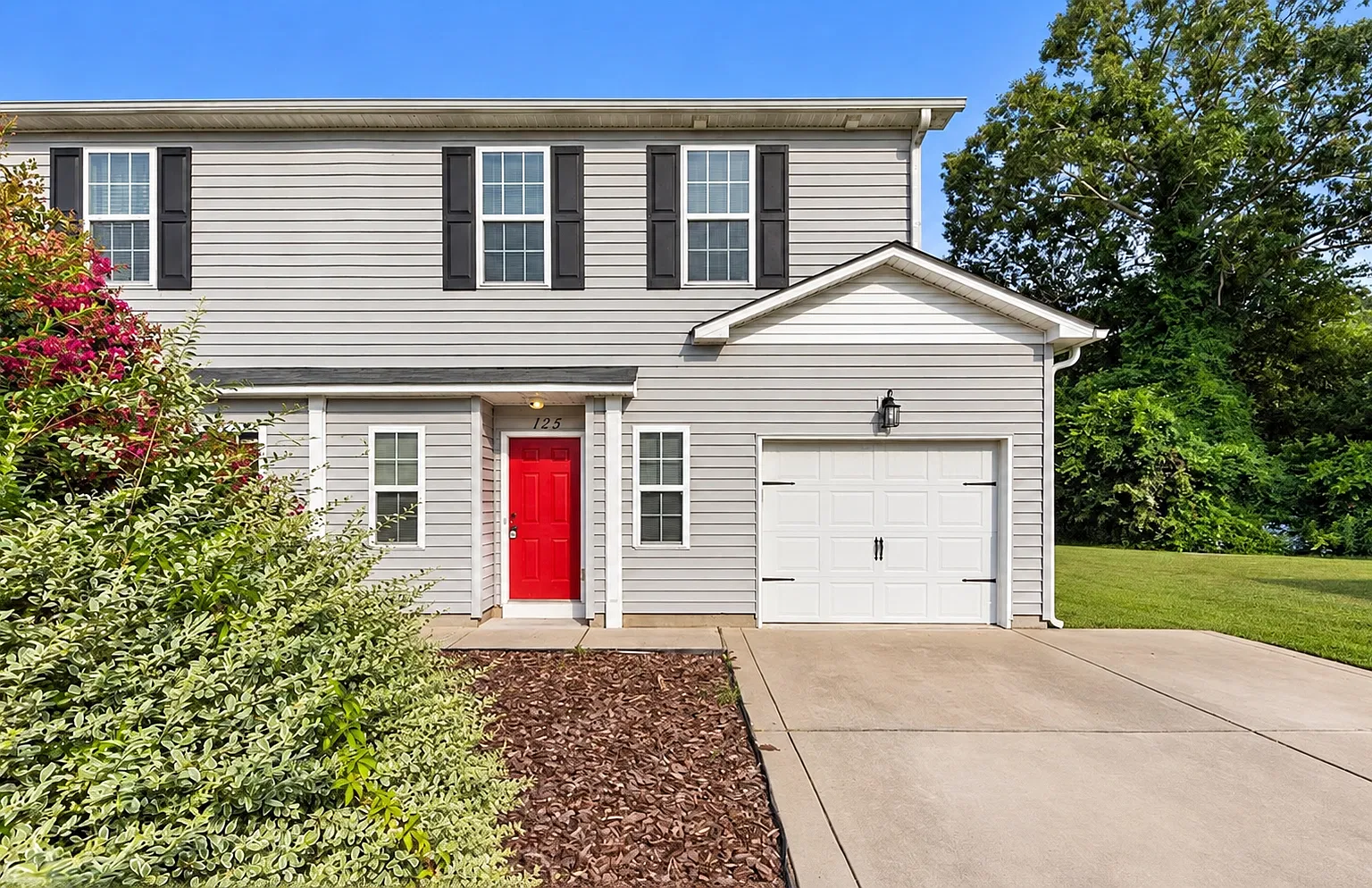 125 Burgess Ln — Photo 1