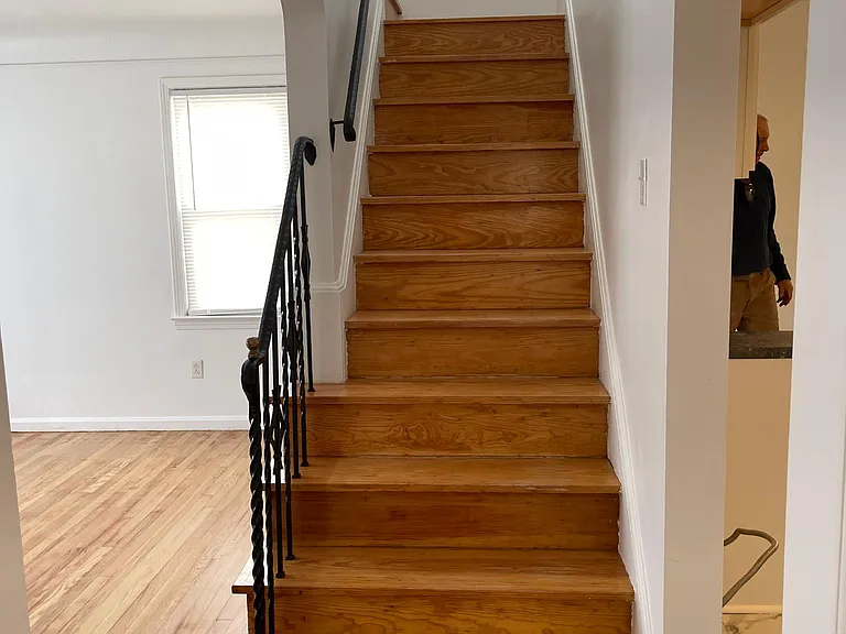 Stairs to UL
