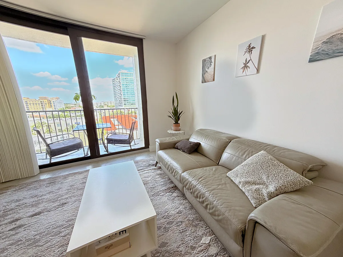 Building Photo - 651 Okeechobee Blvd #808