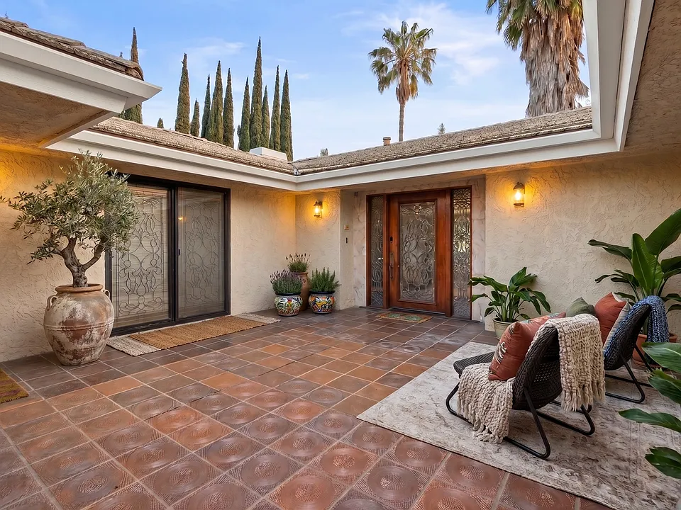 10307 Donna Ave