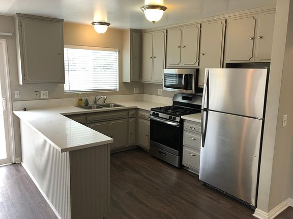 3rd image of 1742 Elm Ave