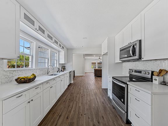 4th image of 5109 Black Oak Ln