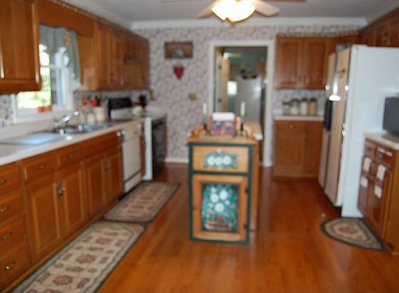 4th image of 101 Oakland Ct