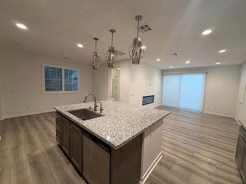 4 bed, 3.0 bath, $3,650 — Photo 4