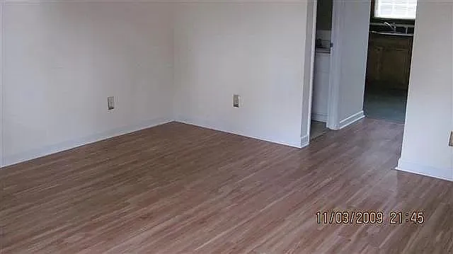 2 bed, 1.5 bath, 900 sqft, $1,225 — Photo 3