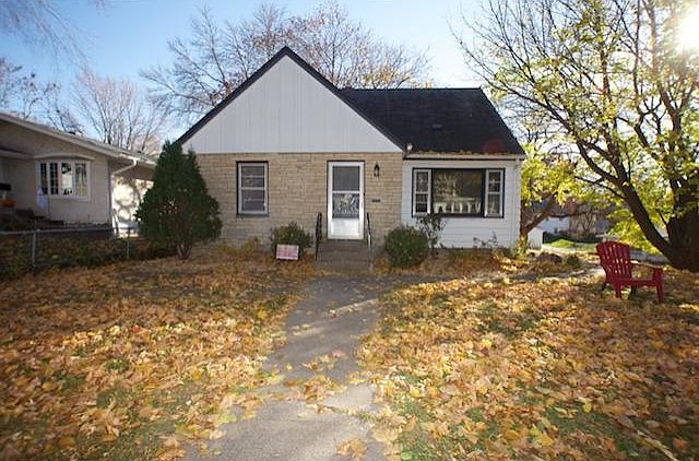 1st image of 2652 6th Ave E