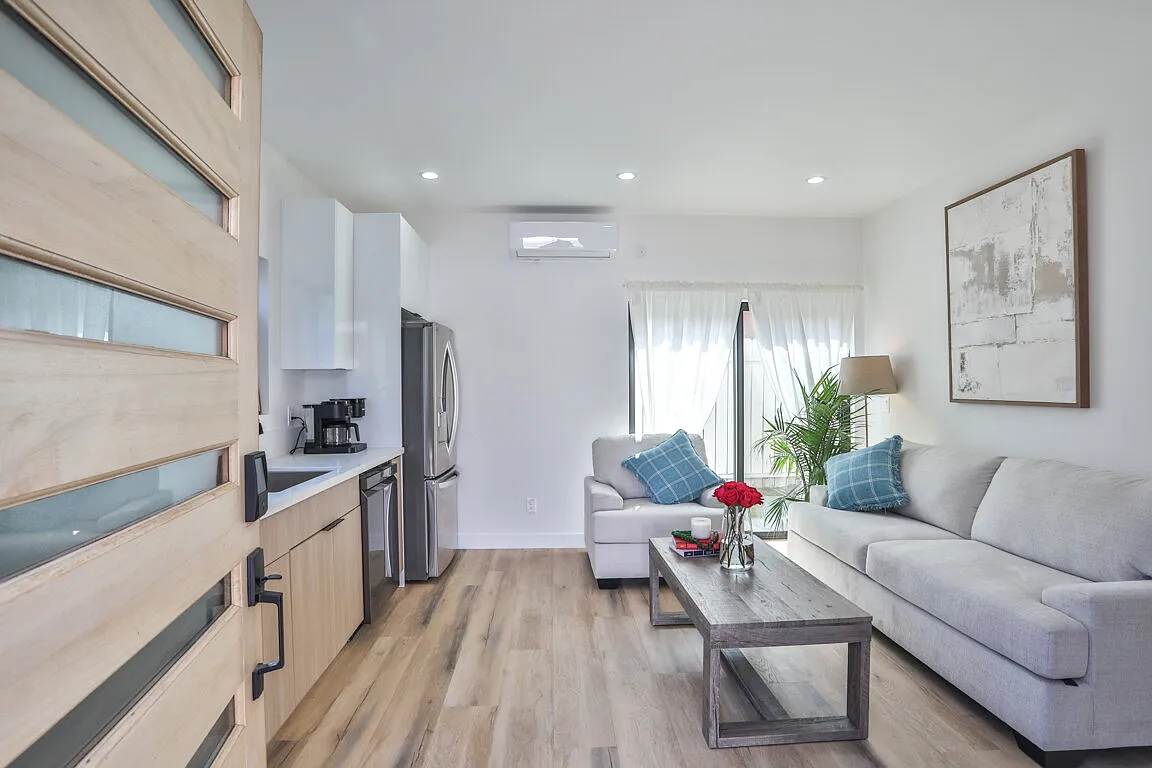 2 bed, 2.0 bath, $2,995 — Photo 2