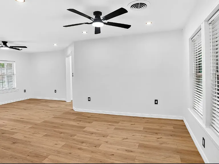 320 N 4th St — Photo 9