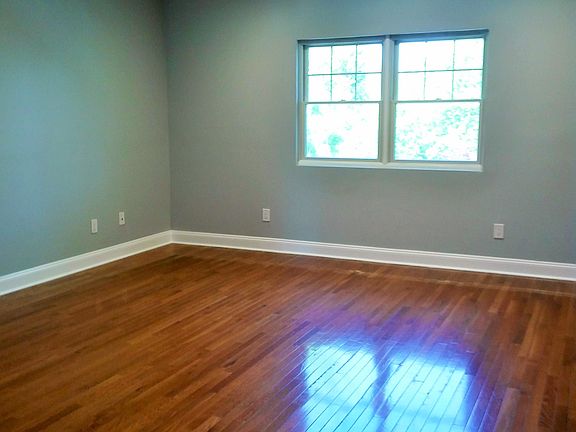 3rd image of 93 Hempstead Ave APT 202