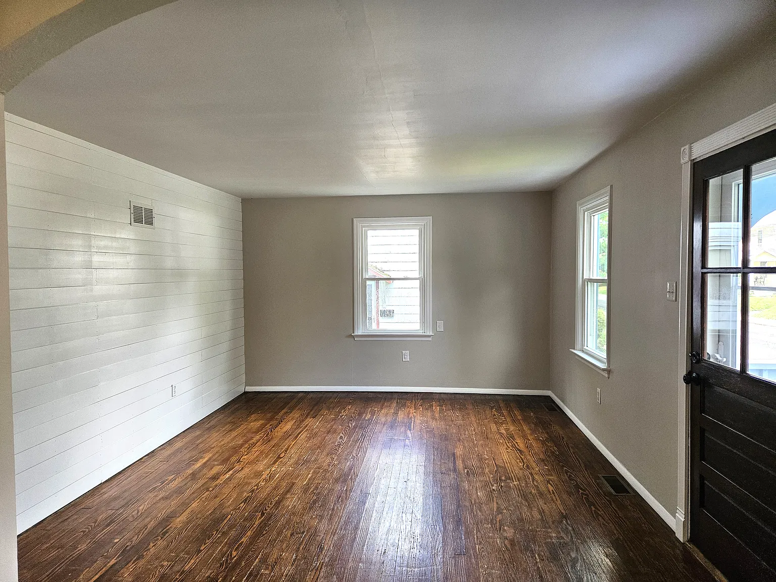 3 bed, 1230 sqft, $1,700 — Photo 2