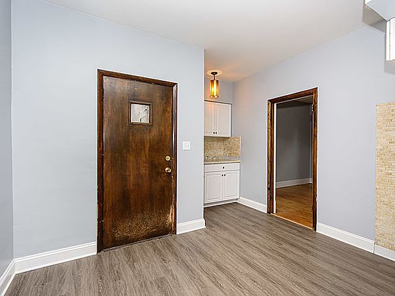 4th image of 6155 N Moody Ave