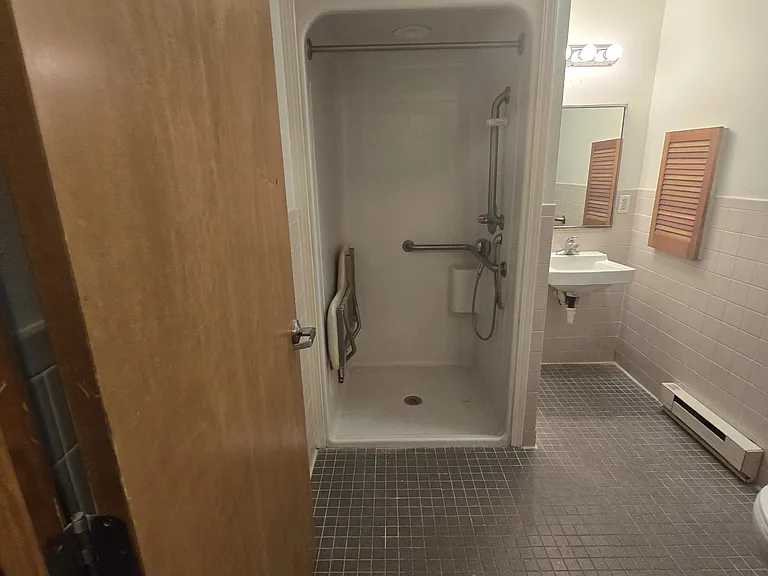 Handicap accessible bathroom