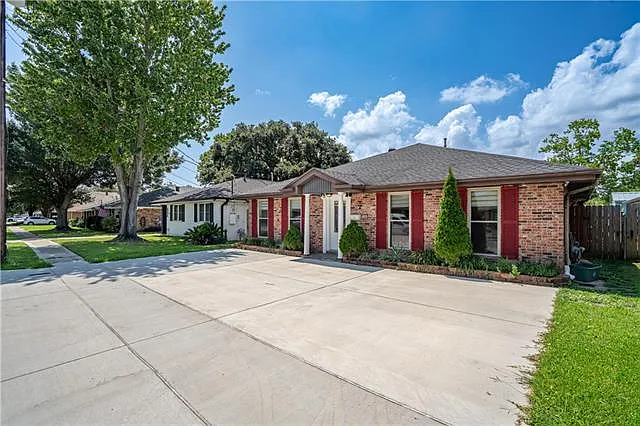 5240 Ithaca St — Photo 2