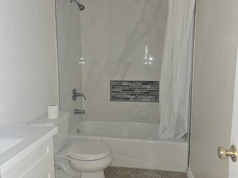 4700 Clair Del Ave #506 — Photo 26