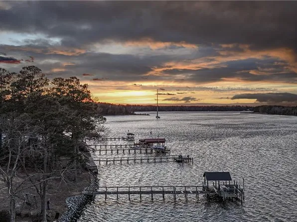 12175 Roane Ave, Gloucester, VA 23061