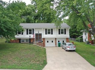 432 SW Sunset Dr, Lees Summit, MO 64081