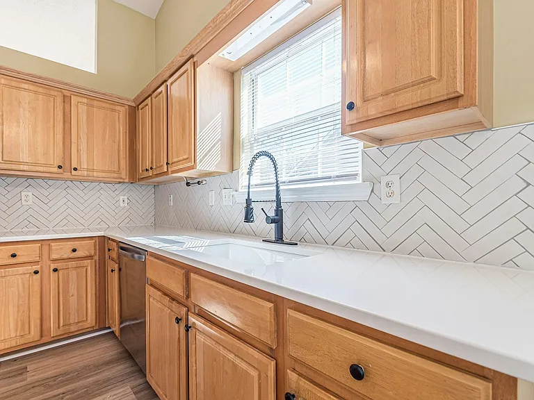 5755 Lakeview Cir — Photo 12
