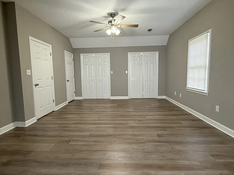 1050 Aiken Rd — Photo 5