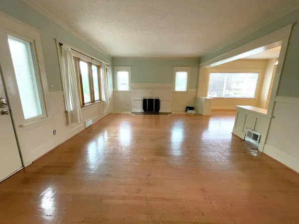 4703 Stone Way N, Seattle, WA 98103
