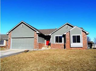 1320 E Spring Cir, Haysville, KS 67060
