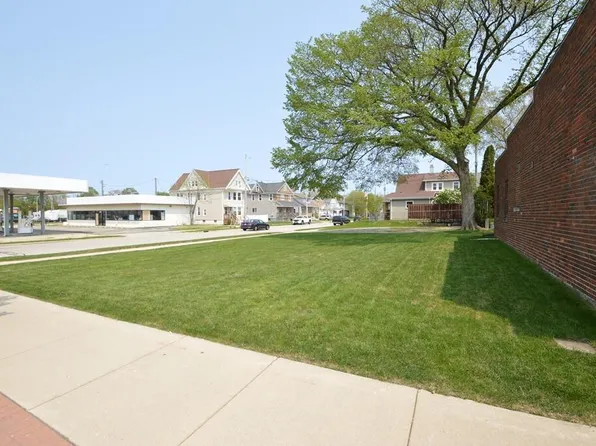 1801 10TH AVENUE, South Milwaukee, WI 53172