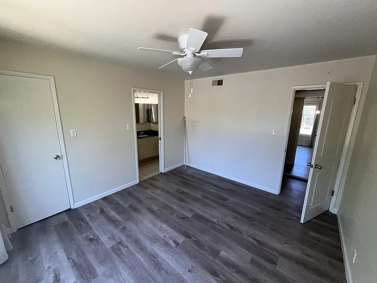 Lee Crest Apartments — Photo 19