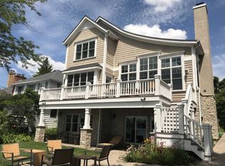 937 N Shore Dr, Crystal Lake, IL 60014