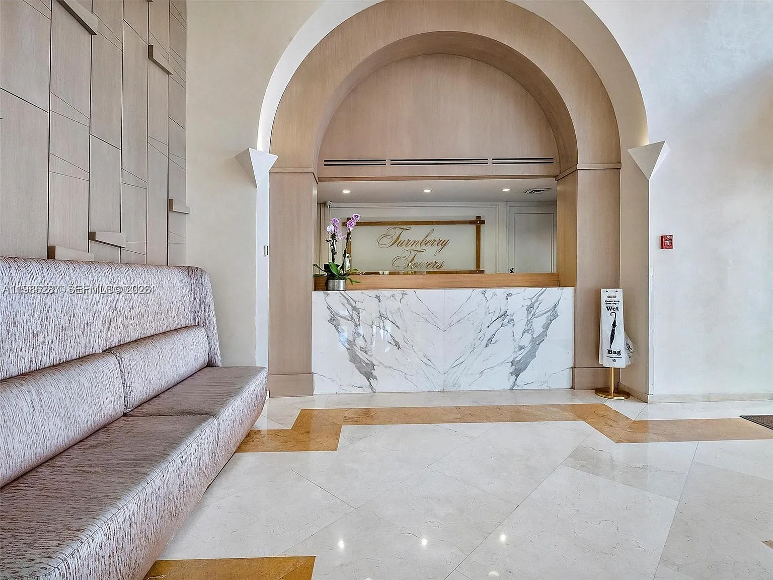Turnberry Towers Condo — Photo 2