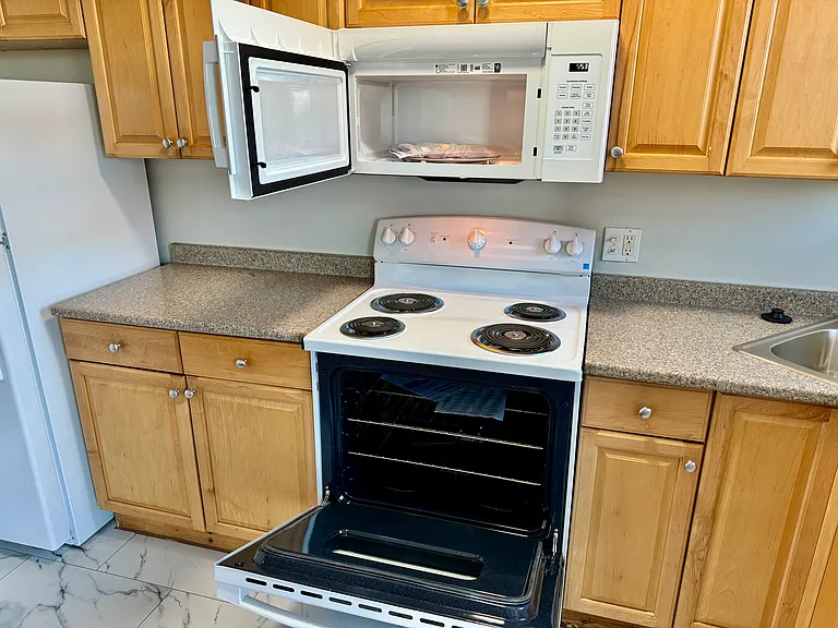 20 Huss Ct #404 — Photo 11