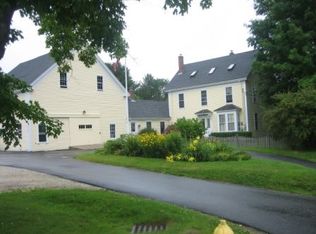 111 Bow St, Freeport, ME 04032