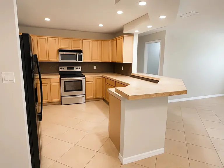 2049 N Normandy Blvd — Photo 4