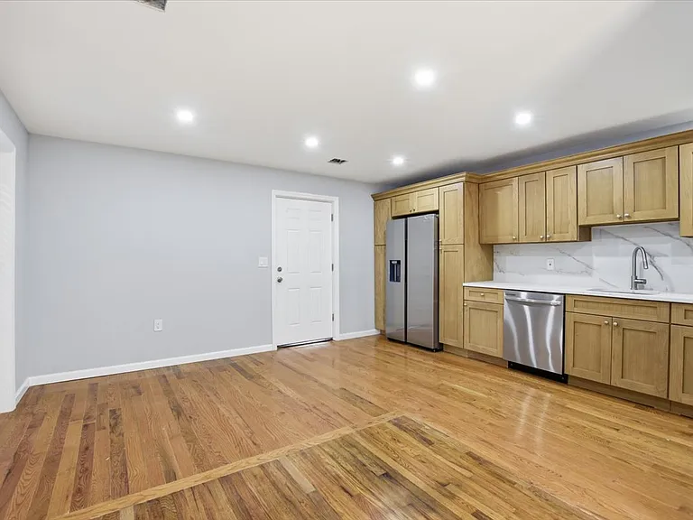 1928 Paterson St #1 — Photo 12