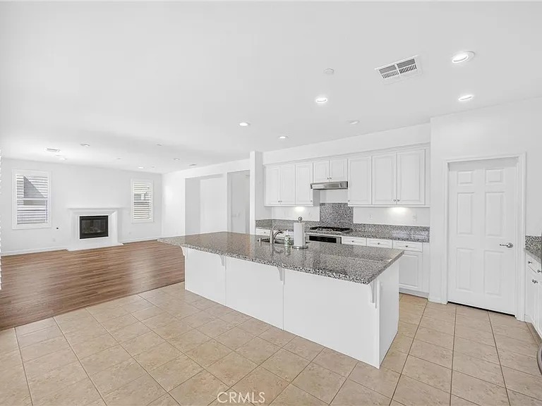 1617 Camden Ct — Photo 9