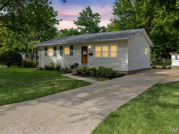 1660 Fenmore Dr, Florissant, MO 63031