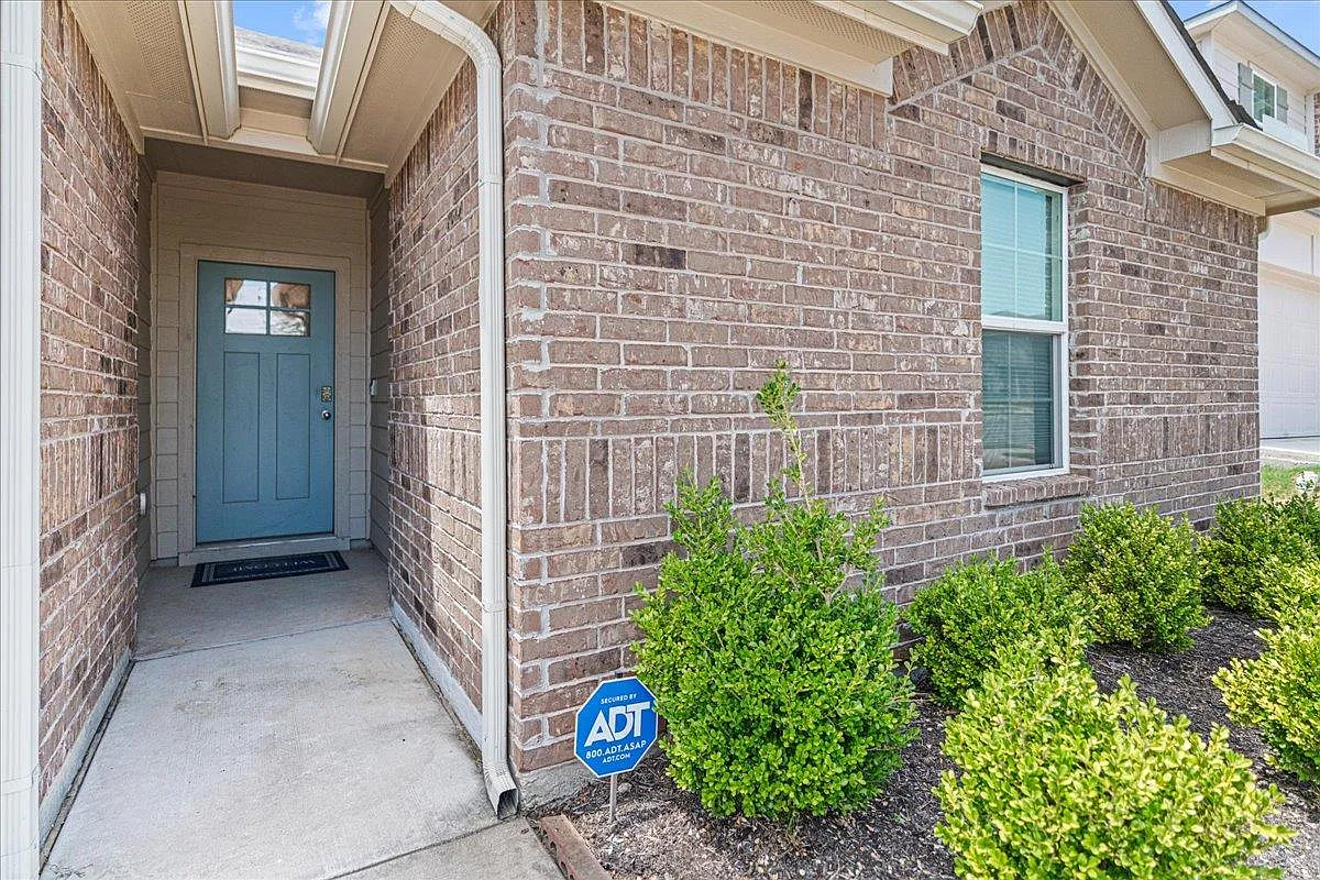 3 bed, 2.0 bath, 1471 sqft, $1,795 — Photo 3