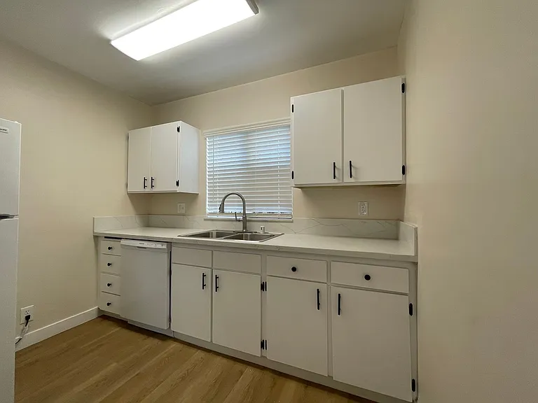 1141 Molino Ave — Photo 11