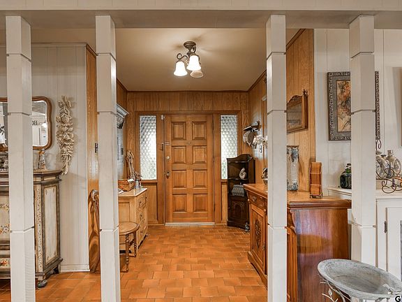 3rd image of 118 Meadowbrook Dr