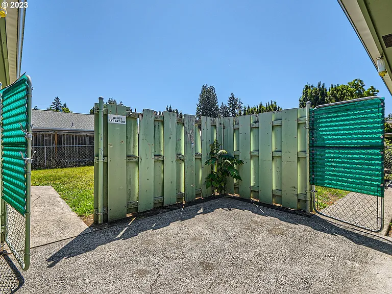 8715 NE 26th Ave — Photo 15