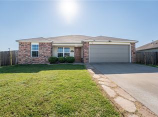 1090 S Apollo Dr, Fayetteville, AR 72701