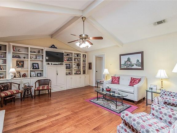 3rd image of 1014 Florence Dr