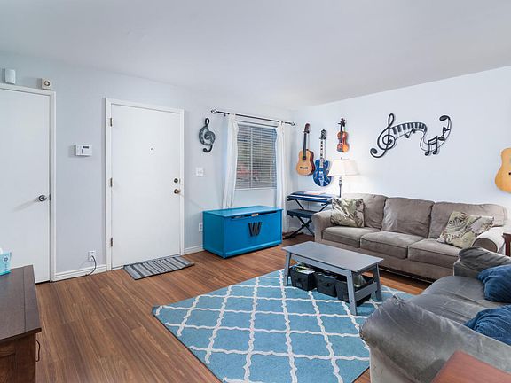4th image of 620 N Pioneer Cir