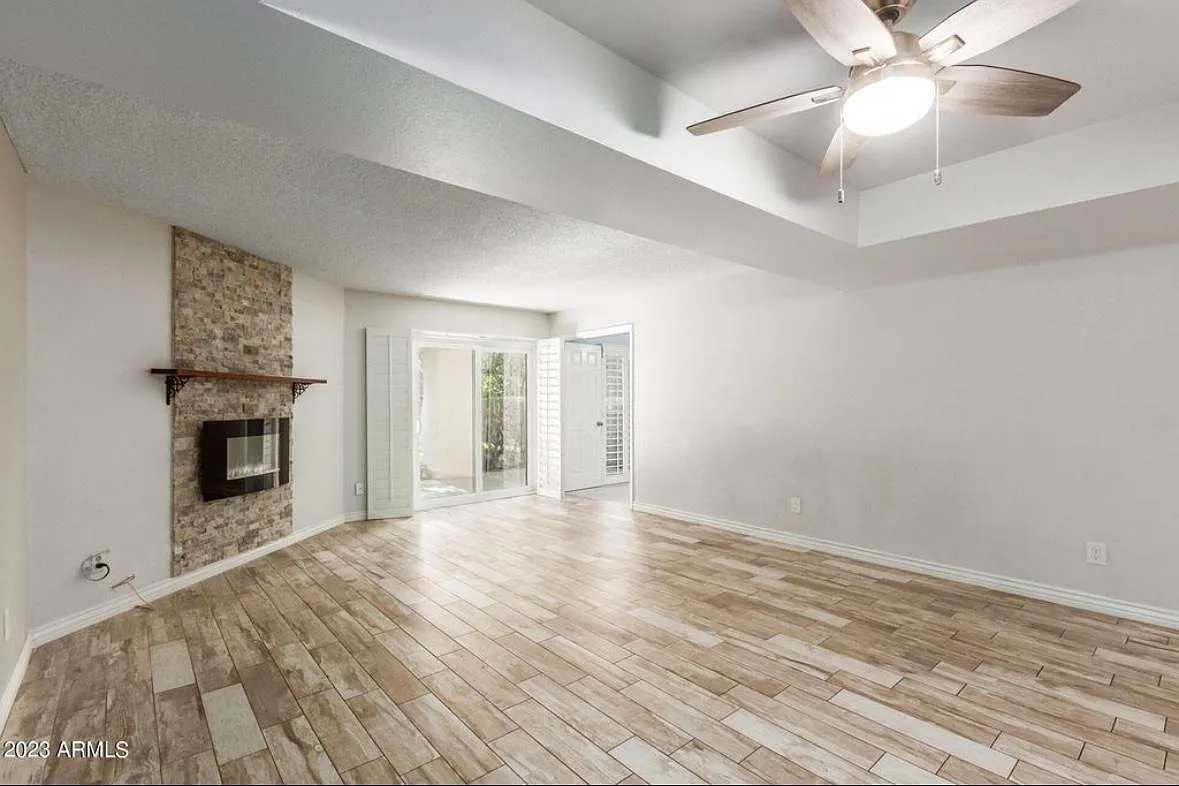 9355 N 91st St — Photo 1