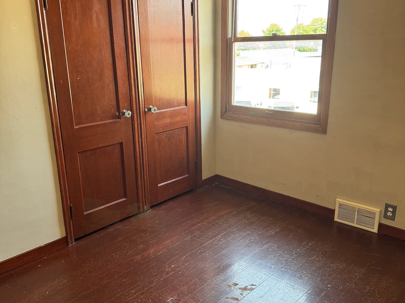 3 bed, 1000 sqft, $1,100 — Photo 4
