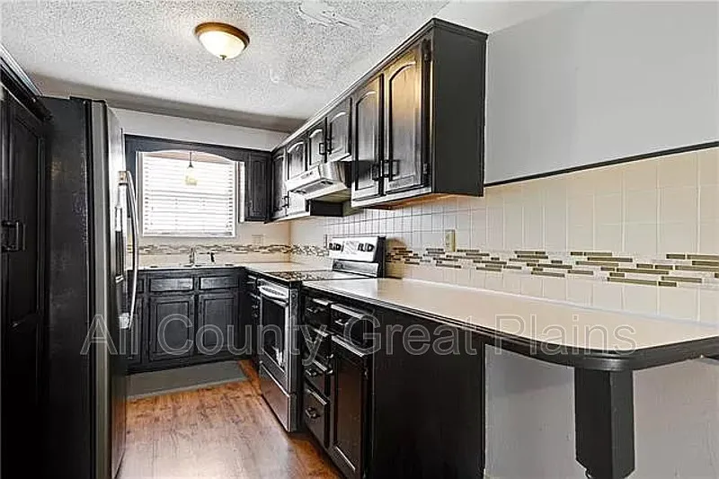 3 bed, 4.0 bath, 1964 sqft, $1,850 — Photo 4