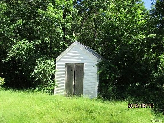 5th image of 9 Overlook Ct