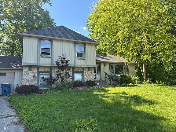 2nd image of 10676 Oakwood Ct