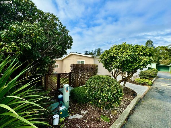 16063 Driftwood Ln SPACE 21, Brookings, OR 97415